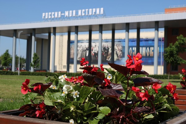 Выставка «О подвиге и о любви» художника Евгения Ячного