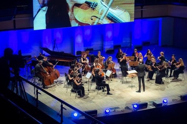 Концерт Камерного оркестра и Павла Романенко