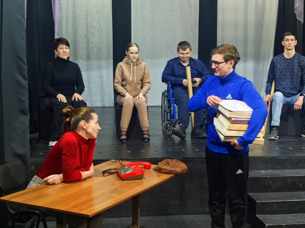 Спектакль «До третьих петухов»