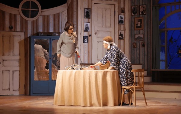 Спектакль «Тётки»