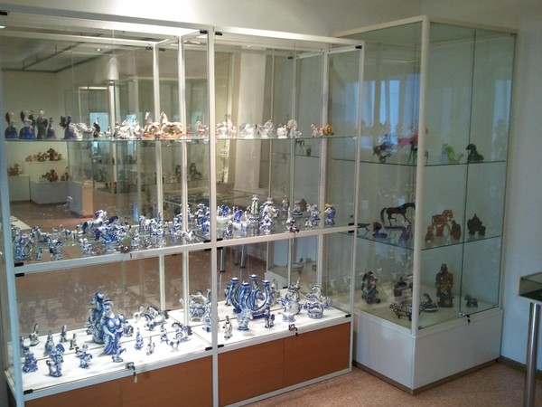 Выставка «Мгновения жизненных событий застывших в форме «Лошади»