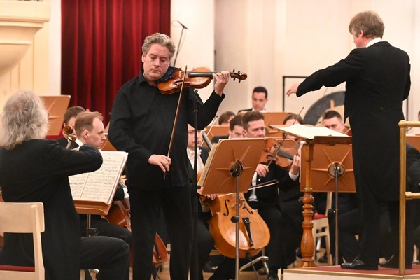 Концерт «Сибелиус. Концерт для скрипки с оркестром. Солист – Кристоф Барати»
