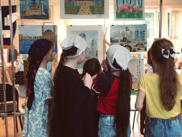 Выставка детского рисунка «Исторические памятники достопримечательности ЧР»