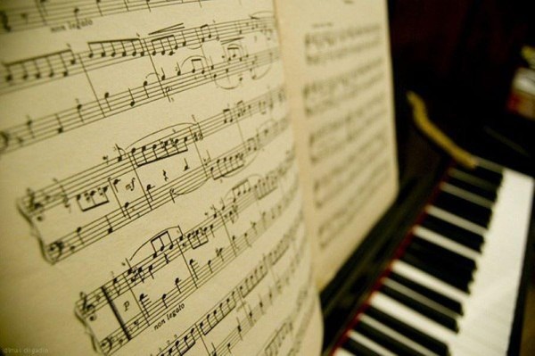 Звучи рояль -певец, поэт и созидатель