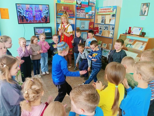 Литературно-музыкальная гостиная «Мелодии и ритмы народов России»