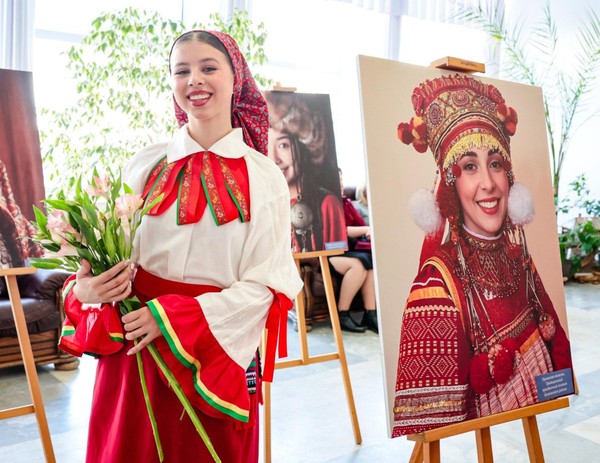 Фотовыставка «Невесты России»