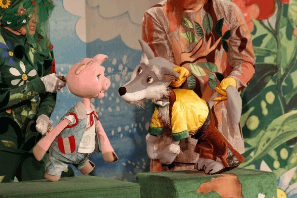 Спектакль «Три весёлых поросёнка или как подружиться с волком»