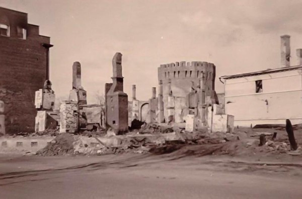 Круглый стол «Здесь вся в слезах, и вся в крови земля»