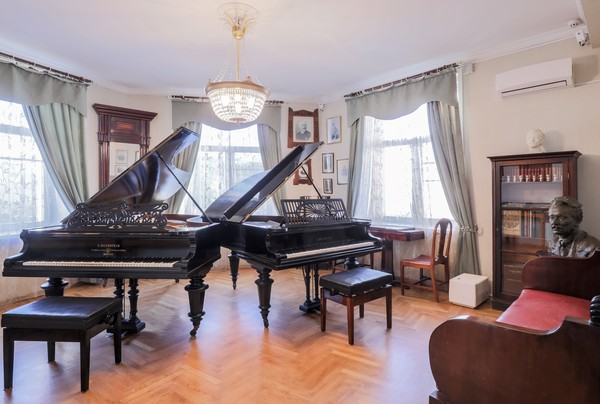 Экспозиция и временные выставки музея-квартиры Гольденвейзера