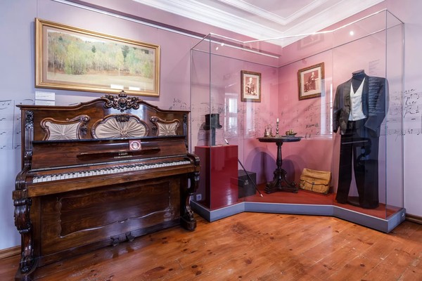 Экспозиция и временные выставки музея Чайковского