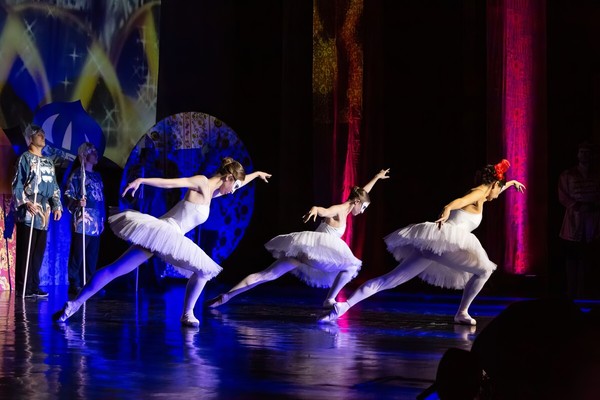 Там на неведомых дорожках