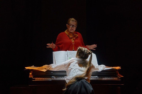 Спектакль «Фабрика по изготовлению вундеркиндов»