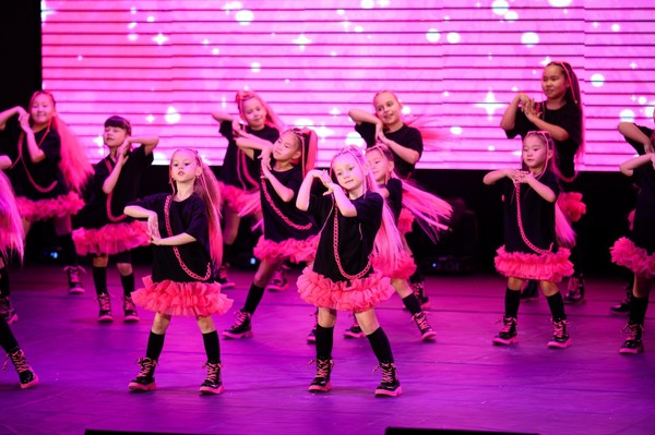 Концертная программа «Весна танцует»