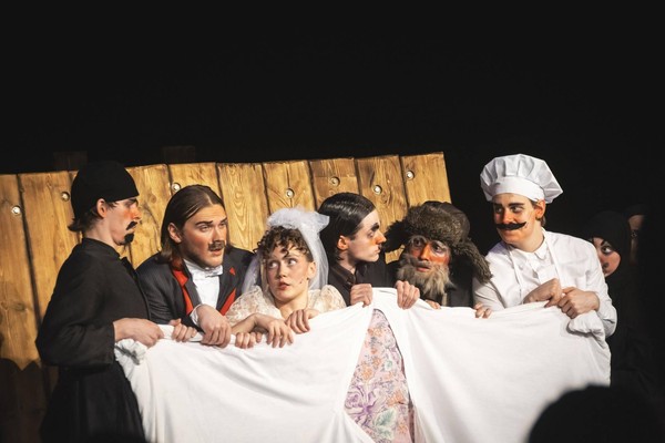 Спектакль «Женихи»