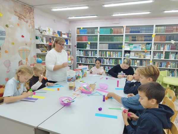 Иллюстрация к любимой книге «Рисуем вместе»