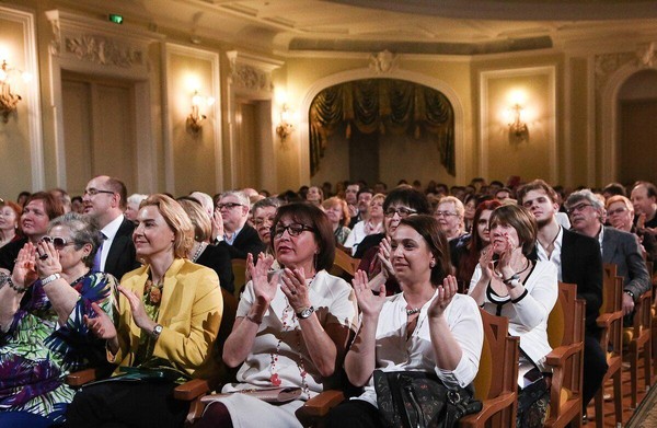 Концерт-дивертисмент «В кругу друзей»