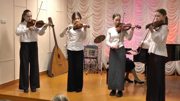 Отчетный концерт струнно-смычкового отделения «Под звуки скрипки»