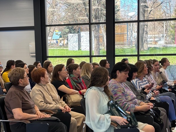 Встреча книжного клуба: Диалоги о романе «Театр»