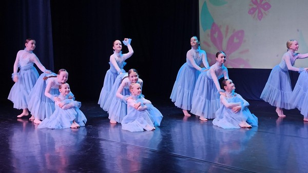 Фестиваль «Танец нас объединяет»