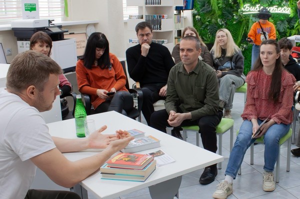 Встреча с писателем Евгением Чеширко «О чем думают писатели-фантасты»