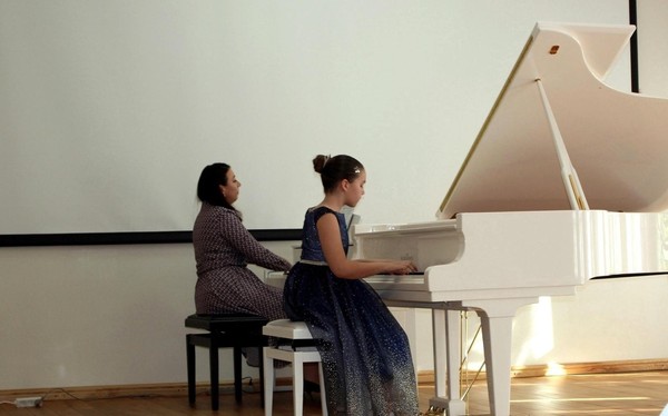 Школьный конкурс«Весенняя мозаика»