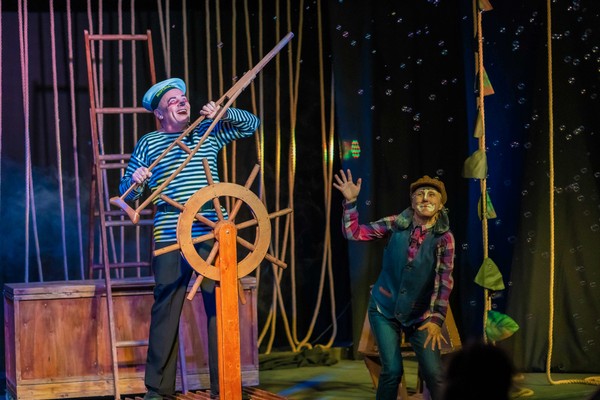 По зелёным холмам океана