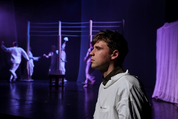 Спектакль «Гибнет хор»