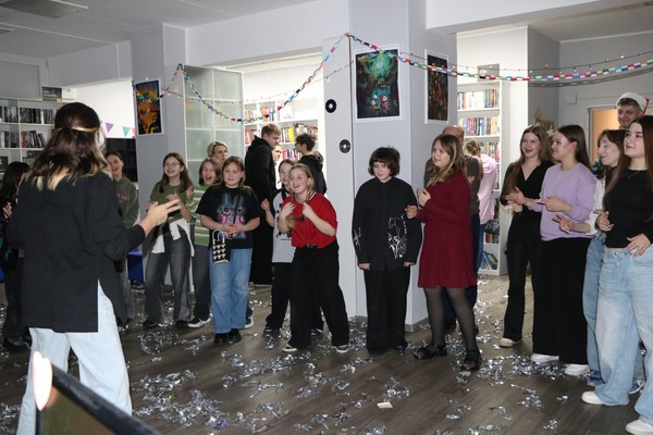 Музыкальная игра «Кей-поп бинго»