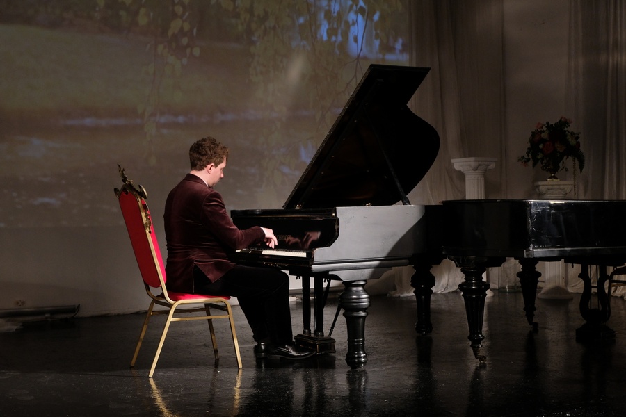 "Однажды Чайковский, Григ и Брамс..." Виктор Николаев, фортепианный концерт