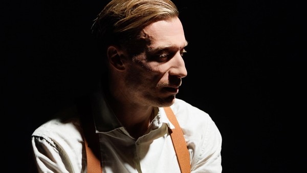 Спектакль «Владимир Маяковский: «Послушайте!»