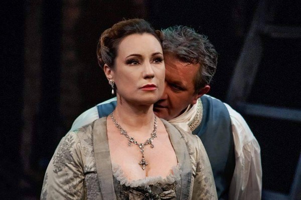 Спектакль «Любовь у трона»