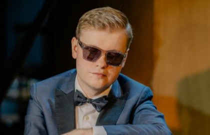 Олег Аккуратов