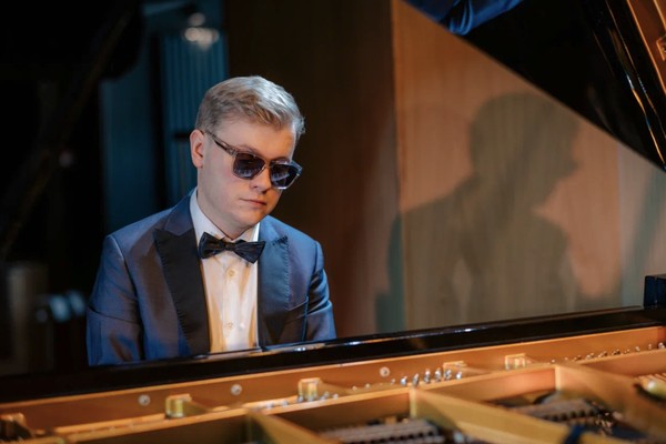 Олег Аккуратов