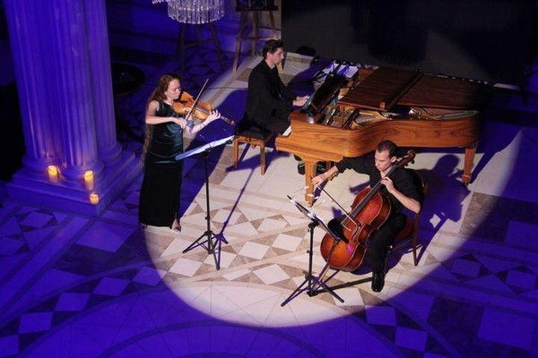 Музыкальная сказка с песочной анимацией «Алиса в стране чудес»