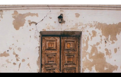 Дворы и парадные с посещением коммунальной квартиры