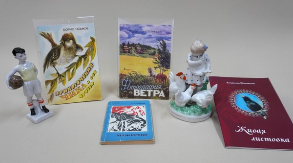 Экскурсия по выставке «У книг не бывает каникул»