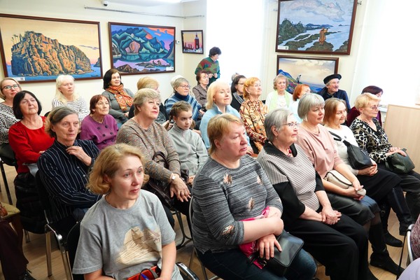 Апрель с «Литературным четвергом»