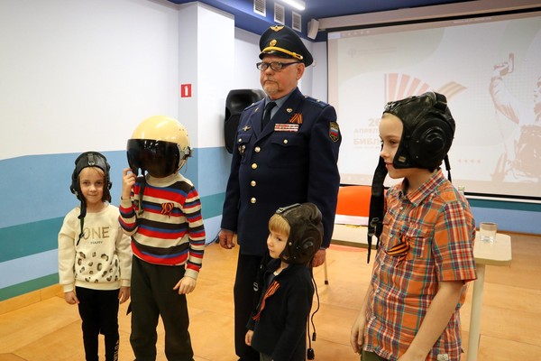 Литературно-патриотический час «Читаем с Героем»