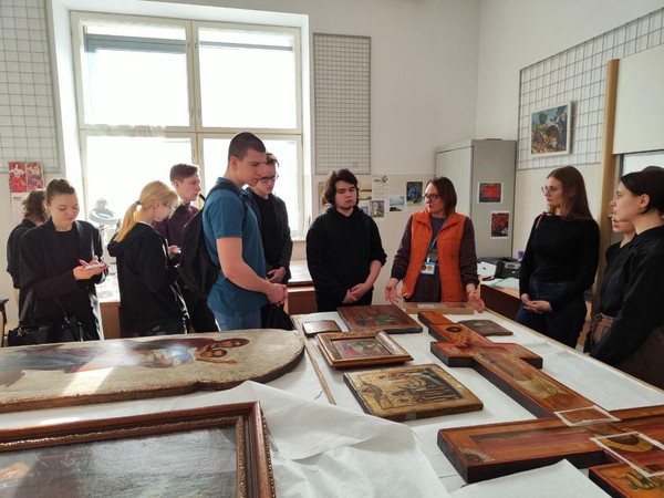 Обзорная экскурсия по фондохранилищу «Хранители времени»