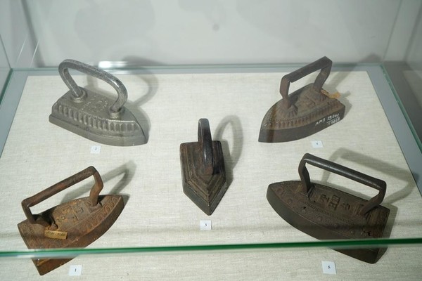 Выставка «Утюги и утюжки: гладкий след в истории»