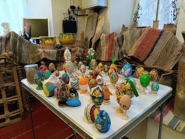 Выставка декоративно-прикладного творчества «Символ праздника»