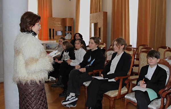 «Школа экскурсоводов: защита исследовательских работ»