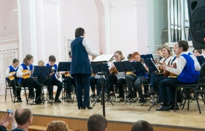 Подари улыбку миру