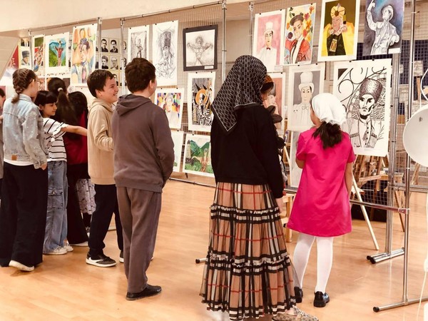 Выставка детского рисунка «Махмуд Эсамбаев -человек мира!»