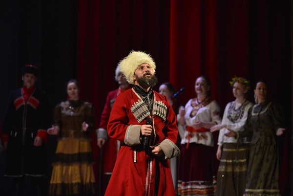 Концертная программа «Под небом единым...»