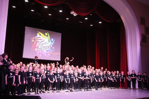 Творческая мастерская «Диалог с залом» Образцовая эстрадная студия «Маленькие звёзды»