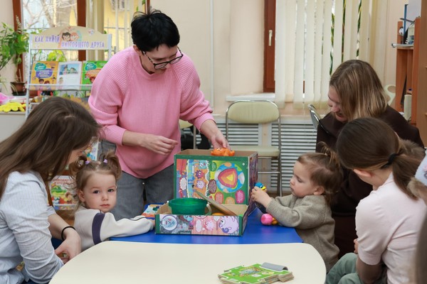 Занятие в клубе «Маленький читайка» «Веселые краски»