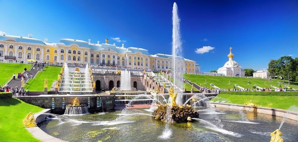 В Петергоф из Петербурга: Большой дворец, 200 фонтанов и морской бриз