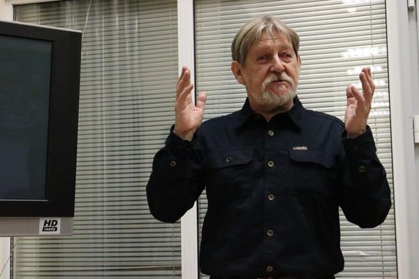 Творческая встреча с поэтом Валентином Бобрецовым