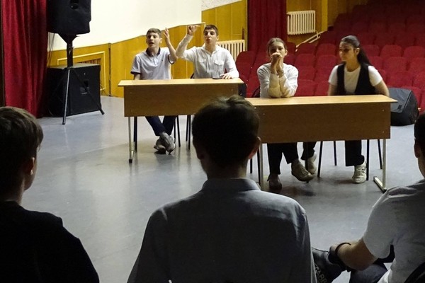 Мастер-класс «Сцена выбора: форум-театр для молодежи»